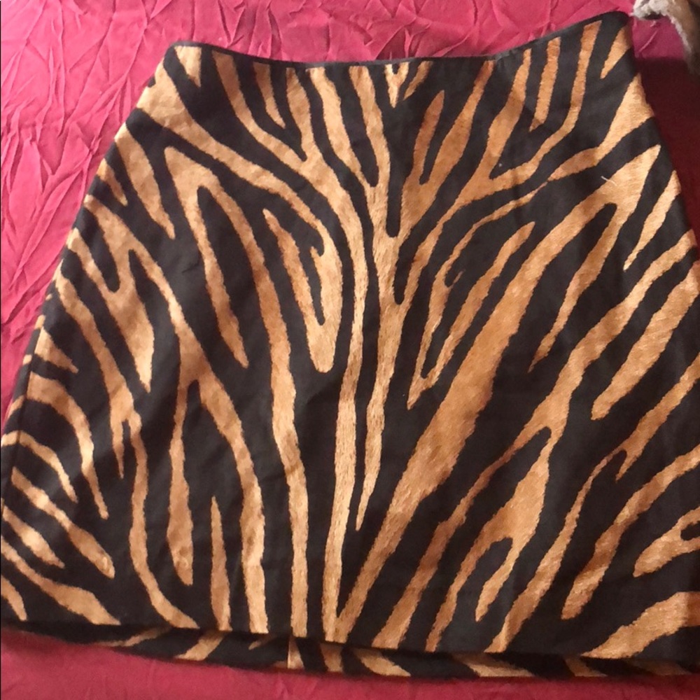 Super chic Express skirt  . Size 4  NWOT